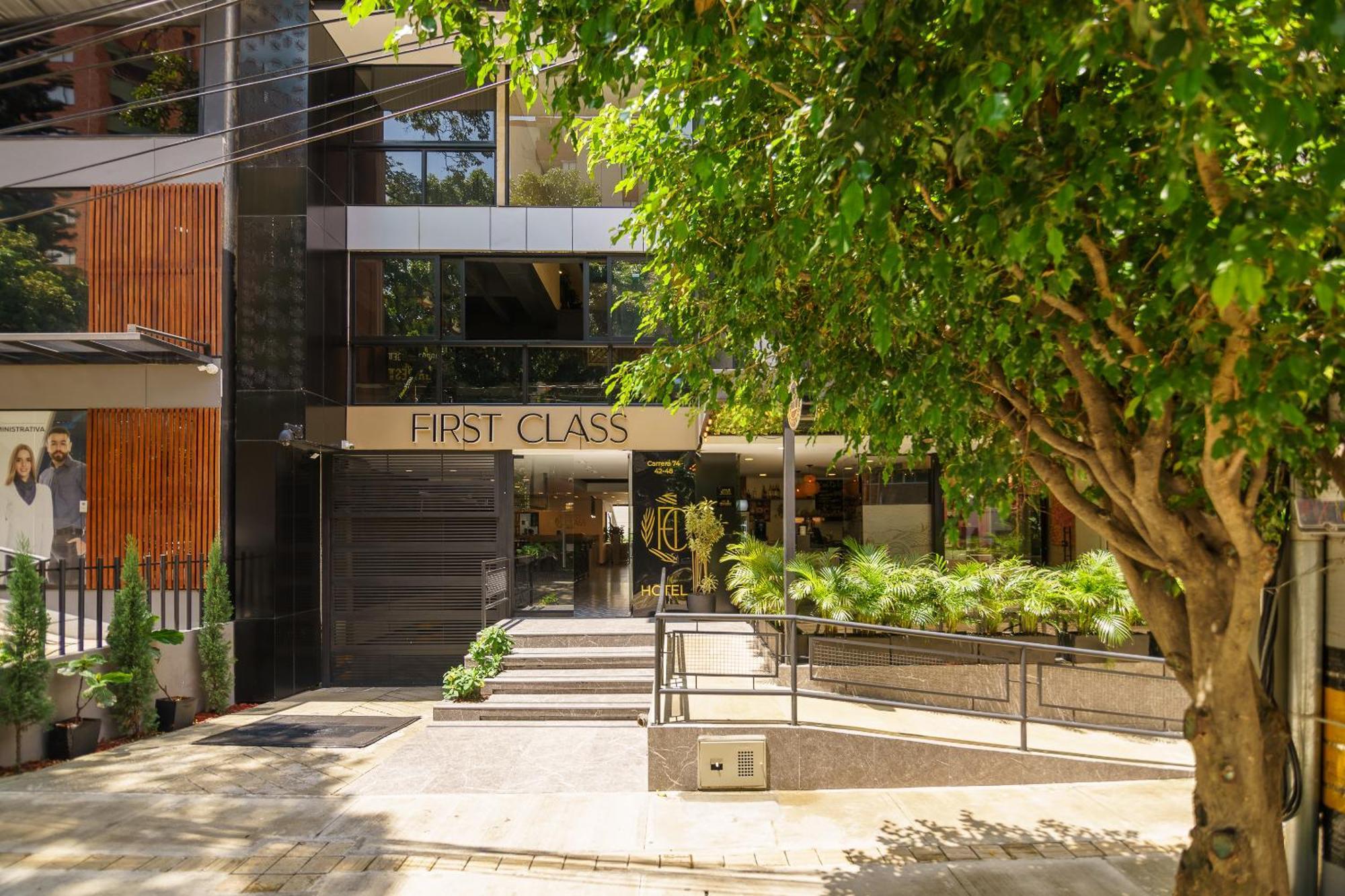 First Class Hotel Medellin Exterior photo